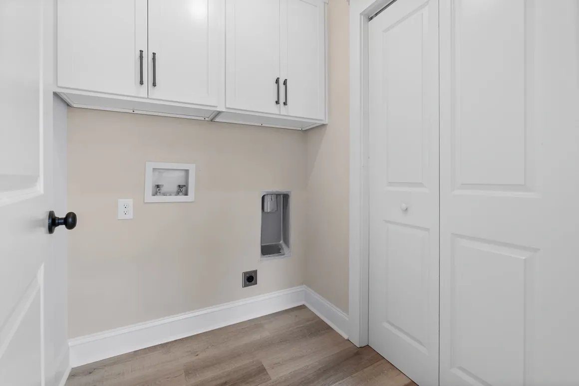 Bathroom with modern vanity