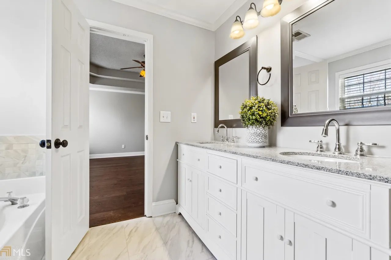 Custom bathroom vanity